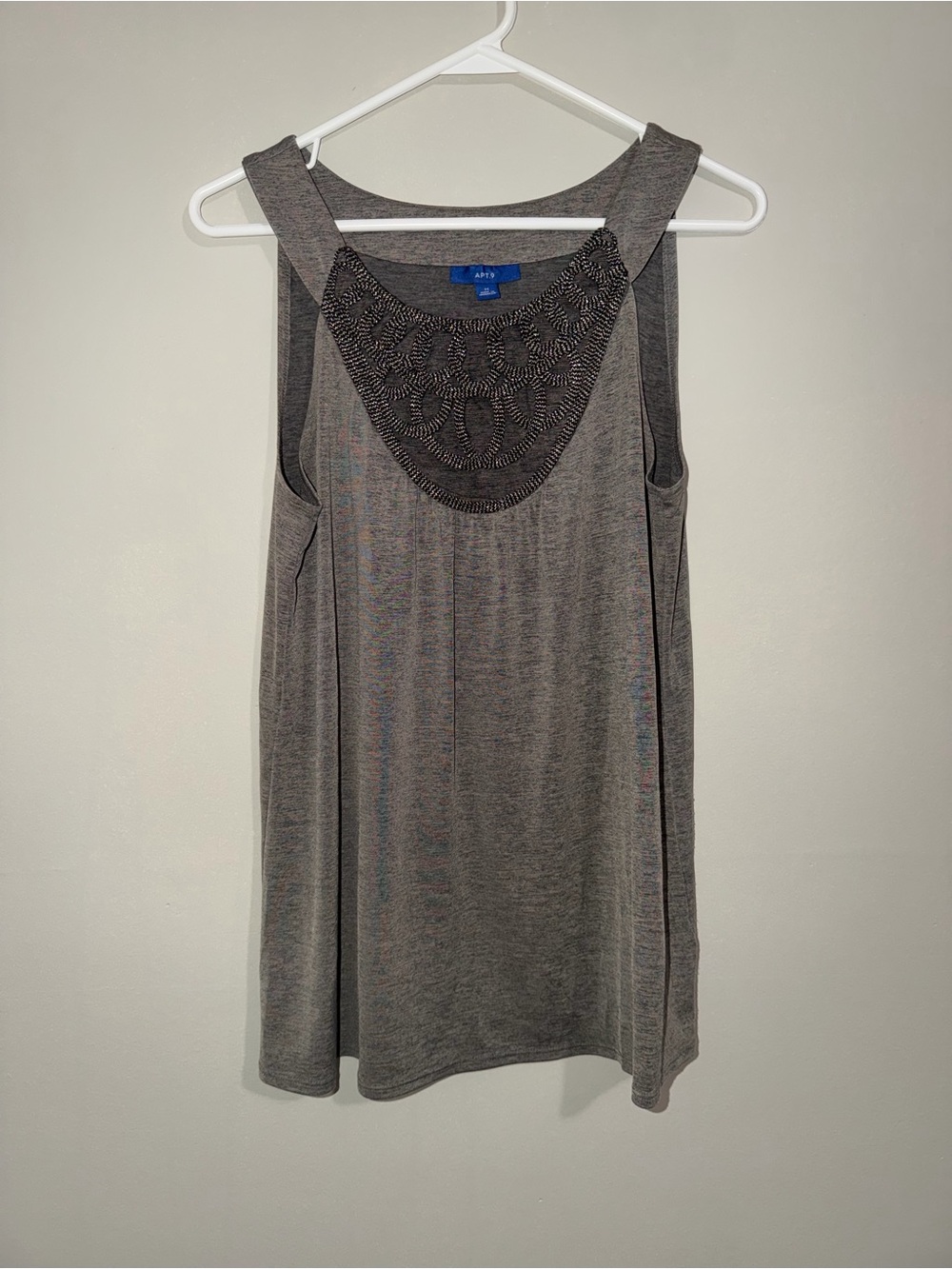 Apt. 9 Gray Embellished Neckline Sleeveless Tunic Top – Size M